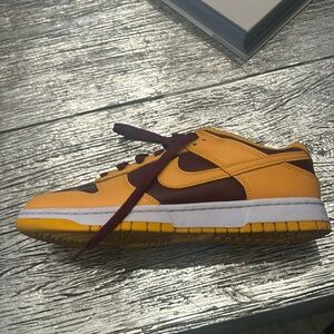 USC dunks